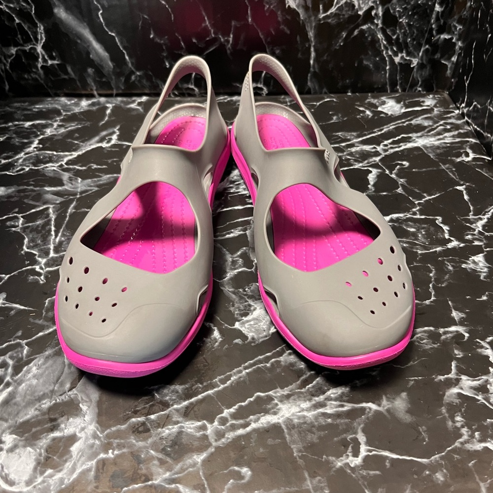 Crocs swiftwater wave sandals size 8